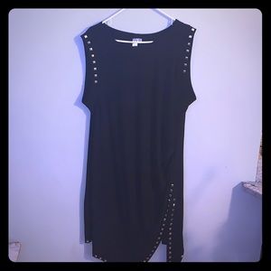 Black sleeveless dress